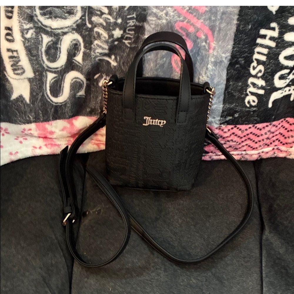 Juicy Couture Black Crossbody Bag Great for cell phones 📱 and holding cards 💳